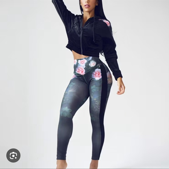 Noir Blanc Scrunch Leggings Roses aprint Velvet Side Panels Leggings Sz L - Picture 1 of 8